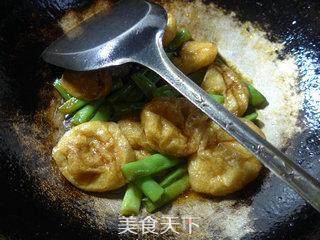 油面筋炒梅豆的做法步骤：9