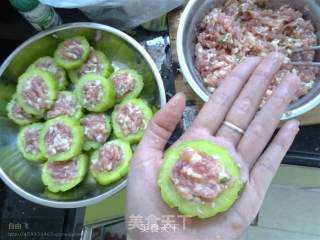 粤式家乡菜--冬菇苦瓜酿的做法步骤：2