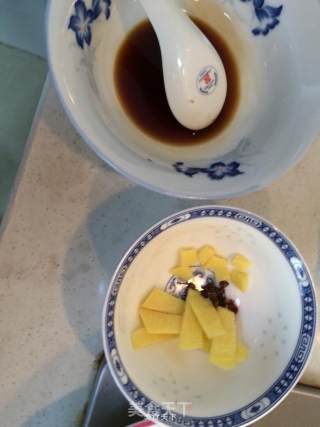 红烧鲫鱼的做法步骤：1