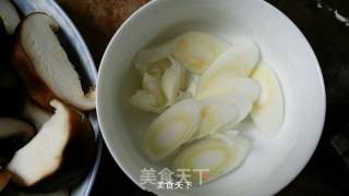 葱油焖香菇的做法步骤：1