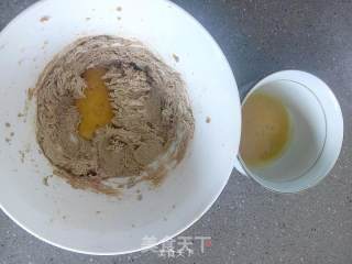 巧克力玛芬(乳化法)的做法步骤：2