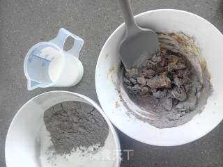 巧克力玛芬(乳化法)的做法步骤：4