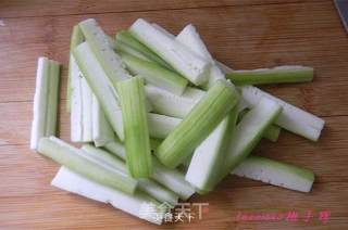 金蒜粉丝蒸丝瓜的做法步骤：2