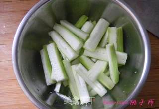 金蒜粉丝蒸丝瓜的做法步骤：3