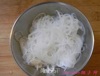 金蒜粉丝蒸丝瓜的做法步骤：4