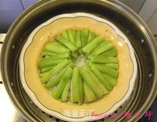 金蒜粉丝蒸丝瓜的做法步骤：7