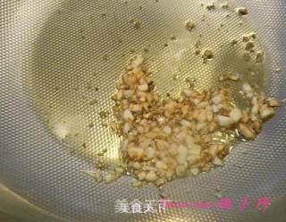 金蒜粉丝蒸丝瓜的做法步骤：8