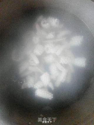 蚝油鱿鱼花的做法步骤：3
