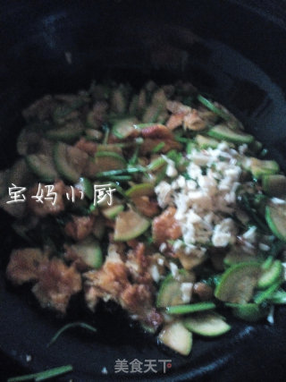 西葫芦香菜炒蛋的做法步骤：10