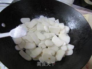 荠菜肉丝炒年糕的做法步骤：11