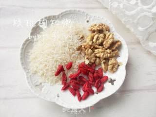 枸杞核桃粥的做法步骤：1