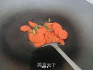 青椒胡萝卜炒肉卷的做法步骤：4