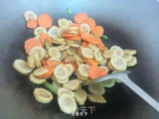 青椒胡萝卜炒肉卷的做法步骤：5