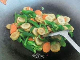 青椒胡萝卜炒肉卷的做法步骤：6