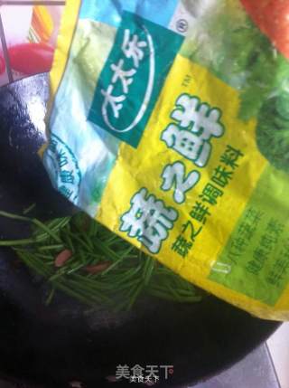 芦蒿炒香肠的做法步骤：9