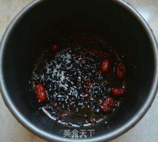 红豆黑米粥的做法步骤：1