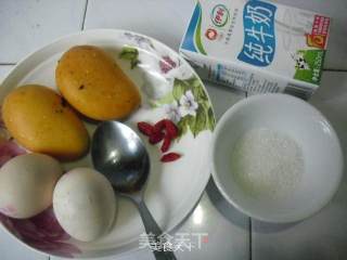 牛奶炖芒果的做法步骤：1