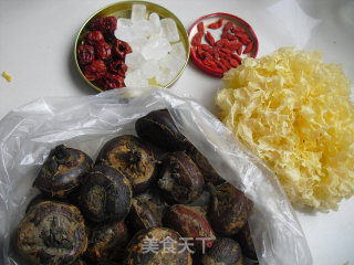 荸荠银耳汤的做法步骤：1