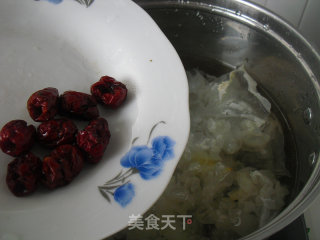 荸荠银耳汤的做法步骤：4