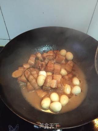 红烧肉焖鹌鹑蛋的做法步骤：4