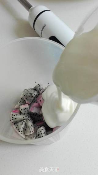 火龙果酸奶昔的做法步骤：4
