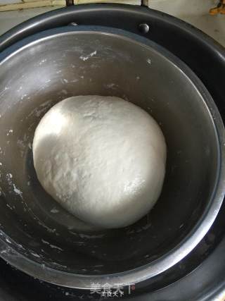 韭菜鸡蛋肉包子的做法步骤：1