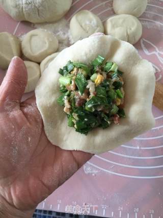 韭菜鸡蛋肉包子的做法步骤：7