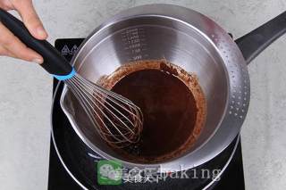 当巧克力遇到面粉的完全结合--巧克力蛋糕的做法步骤：3