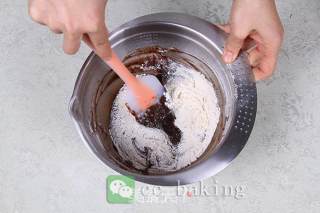 当巧克力遇到面粉的完全结合--巧克力蛋糕的做法步骤：8