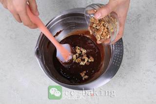 当巧克力遇到面粉的完全结合--巧克力蛋糕的做法步骤：10