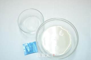 用烤箱制作营养健康的酸奶的做法步骤：1