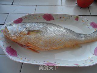 家炖黄花鱼的做法步骤：1