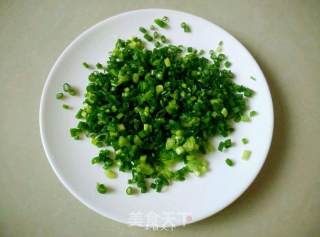 葱香鸡蛋卷的做法步骤：2