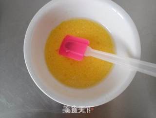 有馅的蛋糕孩子更爱吃——肉松蛋糕卷的做法步骤：4