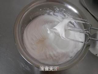 有馅的蛋糕孩子更爱吃——肉松蛋糕卷的做法步骤：6