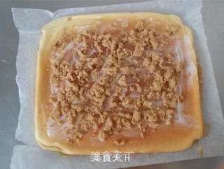 有馅的蛋糕孩子更爱吃——肉松蛋糕卷的做法步骤：13