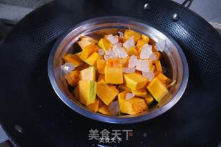 南瓜芝麻饼的做法步骤：2