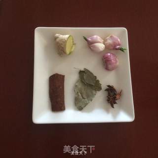 家常炖猪蹄——只需简单四步的做法步骤：2