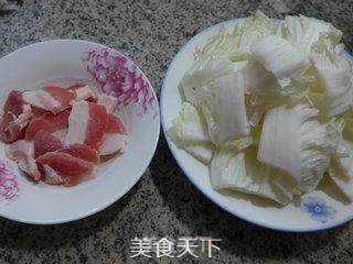 猪肉炒白菜的做法步骤：1