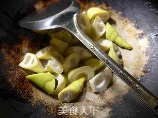 咸肉煮双笋的做法步骤：4