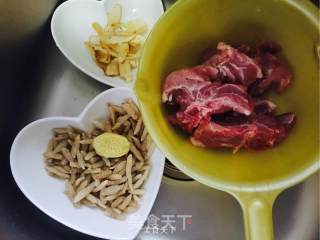 麦冬玉竹炖龙骨的做法步骤：1
