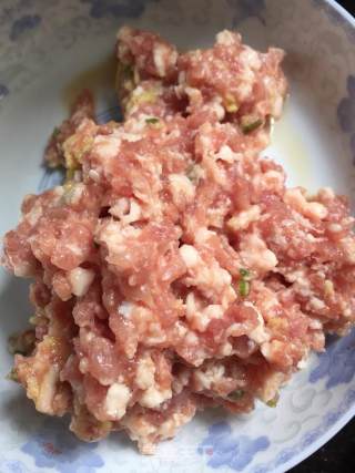 香菇馄饨的做法步骤：2