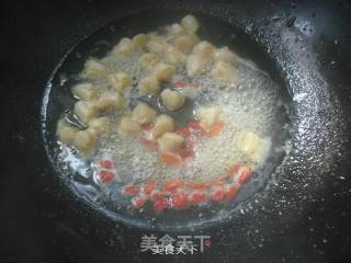 枸杞烩干贝的做法步骤：5