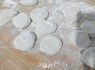 韭菜鸡蛋馅饼的做法步骤：4