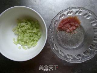 肉末黄瓜疙瘩汤的做法步骤：1