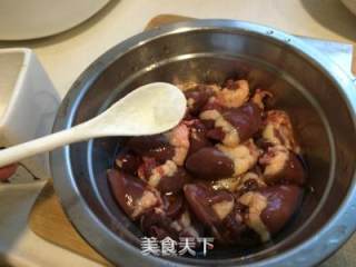 鸡心炒辣椒的做法步骤：1
