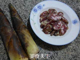 腊肠蒸雷笋的做法步骤：1