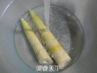 腊肠蒸雷笋的做法步骤：2