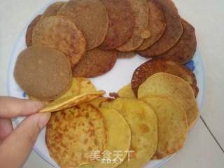 玉米面香蕉奶香蛋饼的做法步骤：5