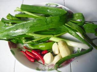 小炒带皮肘子的做法步骤：2